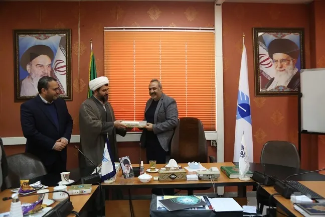 تجلیل از کارکنان بازنشسته دانشگاه آزاد اسلامی واحد یادگار امام(ره) شهرری