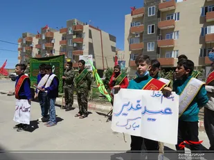 صدای لبیک &laquo;یا علی&raquo; بسیجیان در پشت بام مسکن مهر عجب شیر