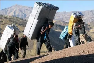 عزم بنیاد برکت برای رفع معضل شغل طاقت&zwnj;فرسای کولبری