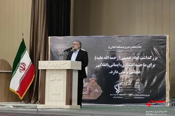 امام یک الگو و اسوه بی نظیر برای کل تاریخ و دنیا است