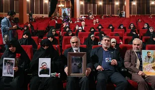 یادبود سردار شهید حاج حسین همدانی و تجلیل از راوی و نویسنده کتاب "خداحافظ سالار"