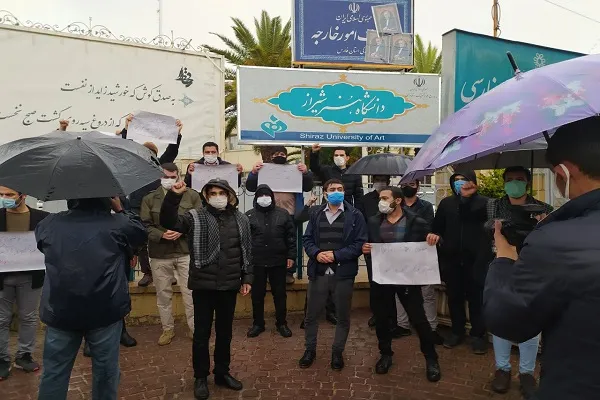 تجمع اعتراضی دانشجویان شیرازی در محکوم کردن ترور ناجوانمردانه دانشمند هسته‌ای