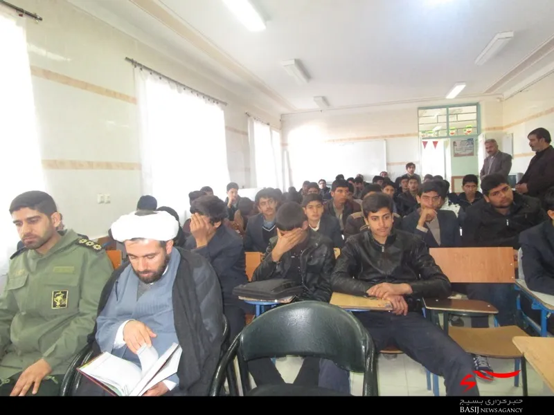 نسل جوان باید با برکات انقلاب اسلامی بشتر آشنا شوند