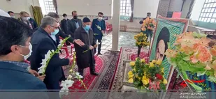 مراسم  گلباران تمثال مبارک حضرت امام خمینی (ره)  در رزوه