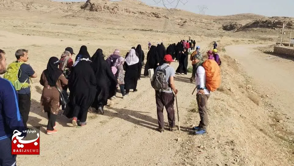 صعود کوهنوردان چنارانی به قله 2100 متری «چلیشا» این شهرستان + عکس