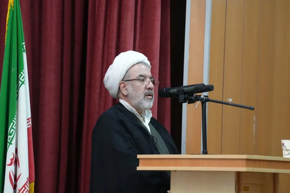 مأموریت فرزندان علی و فاطمه دفاع از ایمان در خط نه شرقی نه غربی/دانشجویان و طلاب، پرچمداران رهایی بشر در مکتب فاطمه و علی(ع)