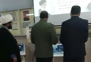 بازدید فرمانده ناحیه مقاومت بسیج خوانسار از سیر نمایشگاهی مطالبات رهبری از دانشجویان