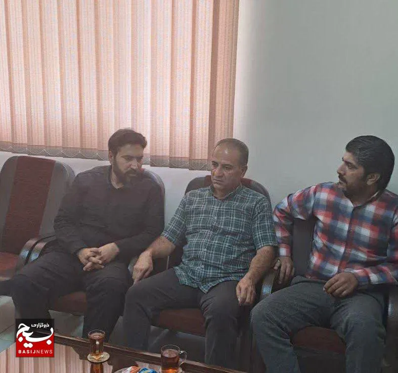 اولویت اول مسئولان پاسداری از خون شهدا است