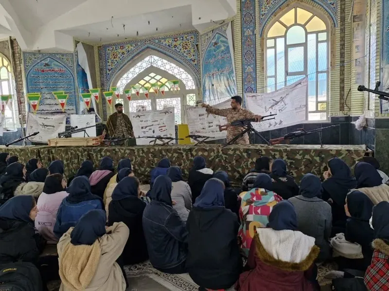 برگزاری کلاس جنگ افزار شناسی آمادگی دفاعی ویژه دانش آموزان متوسطه دوم