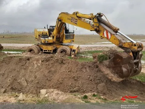 حضور گروه های جهادی و امدادرسانی هم زمان با بارش باران و طغیان رودخانه ها در شازند