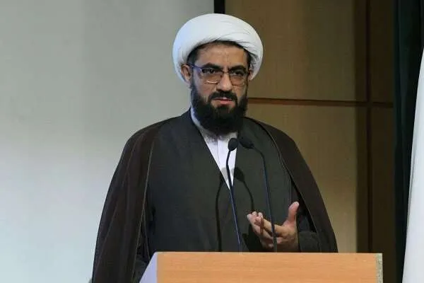 ارزش واقعی انسان زمانی است که در جوانی با قرآن ارتباط بگیرد