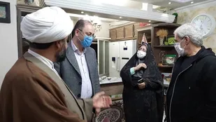 دیدار امام جمعه پیشوا با خانواده جوان ترین شهیدمدافع حرم