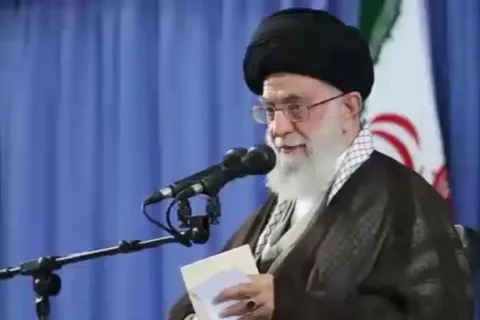 شعار هم حرف است و هم عمل