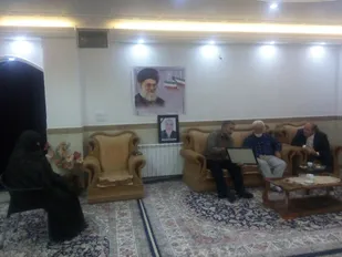 دیدار دکتر قنبری همدانی با خانواده شهیدان میرکریمی در قلعه نو خرقان+عکس