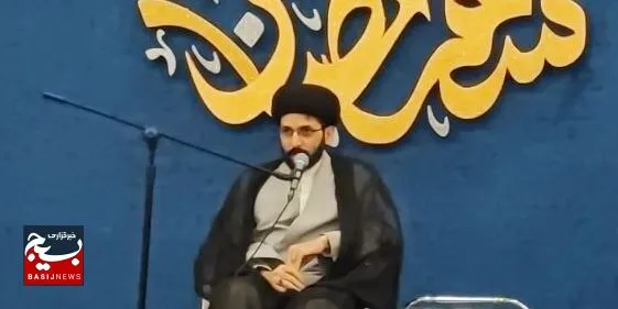 هدف دشمن نا امیدکردن بدنۀ انقلابی است/هر فتنه، برای ساقط کردن یک حکومت کافی بود/خدا ما را یاری می کند + عکس