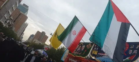 راهپیمایی مردم تهران در  یوم الله ۱۳ آبان‌