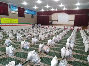 تداوم همدلی و احسان بسیج با اقشار نیازمند/ توزیع ۳۰۰ بسته معیشتی کمک مومنانه در گچساران