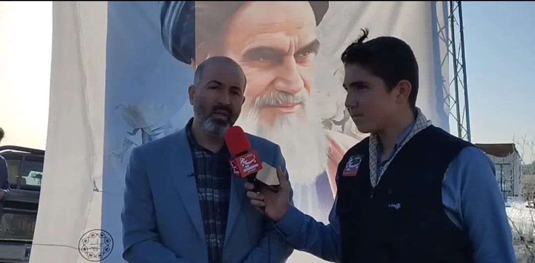 زائران و دلدادگان امام خمینی (ره) با حضور در مرقد مطهر ایشان مجددا با امام خود تجدید بیعت کردند/فیلم