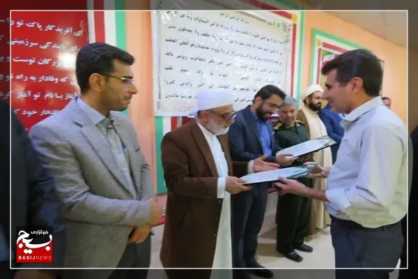 تجلیل از فعالان و گروه‌های جهادی فعال در طرح شهید حاج قاسم سلیمانی (بسیج ملی مقابله با کرونا) در شهرستان خنج