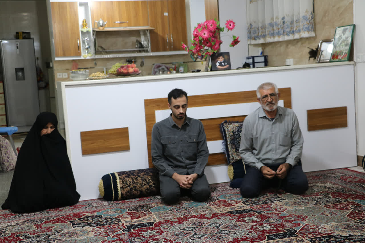 دیدار مرکز وکلای استان و بسیج حقوقدانان کهگیلویه و بویراحمد با خانوادههای شهدا + ( تصاویر ) دیدار مرکز وکلای استان و بسیج حقوقدانان کهگیلویه و بویراحمد با خانوادههای شهدا + ( تصاویر )