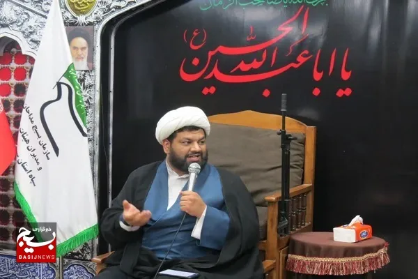 در هر هیئتی راس هرم ونقطه کانون آن هیئت مداح و ذاکر اهل بیت (ع) است