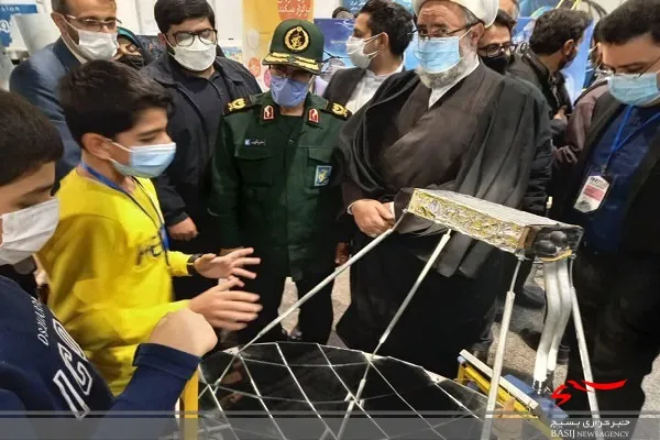 بازدید فرمانده سپاه عاشورا از نهمین نمایشگاه نوآوری و فناوری ربع رشیدی
