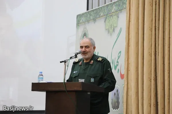 بسیجیان امروز در تمام صحنه‌های نظام و انقلاب پای کار هستند