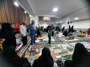 بازارچه اقتصاد مقاومتی بانوان در منطقه طلاب مشهد برپا شد