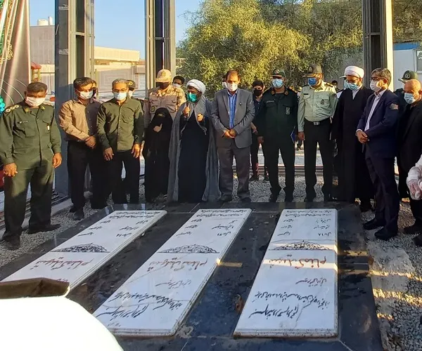 برگزاری مراسم عطر افشانی از قبور مطهر شهدا شهرستان بندرلنگه