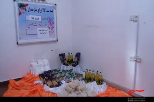 اهدای سبد کالا به نیازمندان به&zwnj;همت گروه&zwnj;های جهادی در ملایر