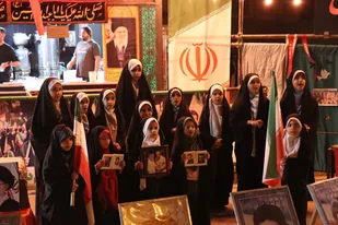 محفل نورانی شبی با شهدا در میدان شاهد همدان