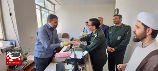 در تفكر ديني ما معلم روشنگر چراغ فروزان هدايت و نجات بخش آدميان از ظلمت جهل وناداني است.