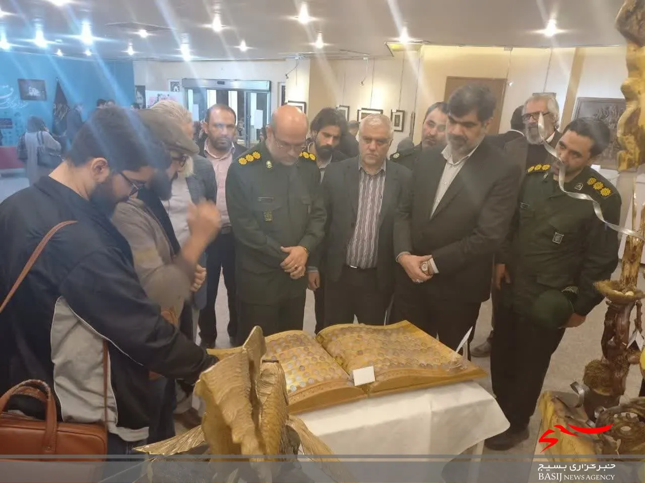 نمایش آثار هنرمندان بسیجی در جشنواره صنایع‌دستی قم