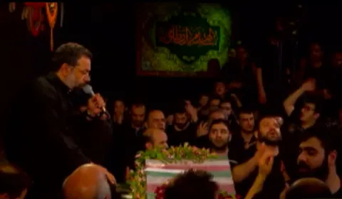 حاج محمود کریمی درباره شهدای گمنام می خواند