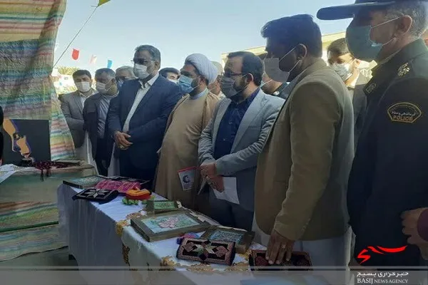 افتتاح نمایشگاه دستاوردهای دانش آموزان به مناسبت دهه مبارک فجر در شهرستان سراوان