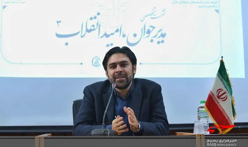 امروز وظیفه‌ی نخبه، برطرف کردن دو قطبی‌های موجود در کشور است