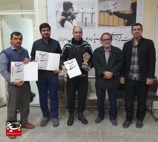 رقابت فرهنگیان بسیجی قمی در مسابقات تیراندازی با تفنگ بادی