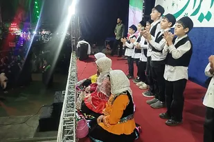 اجرای نماهنگ &laquo;زردِکلّه&raquo; در تجمع شبانه مردم در رشت