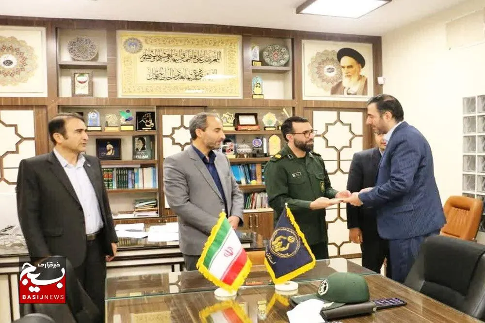 آیین تکریم و معارفه فرمانده پایگاه بسیج کارمندی اداره کل کمیته امداد امام خمینی (ره) استان همدان