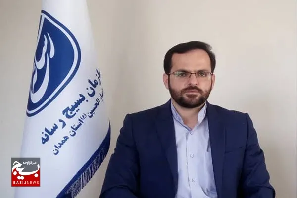 نصب دیوارنگاره شهدای رسانه در همدان