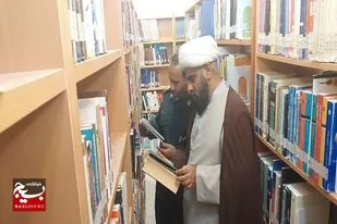 بازدید فرمانده سپاه شهرستان زرین دشت از کتابخانه عمومی آیت الله نسابه