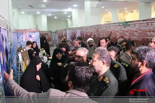 بازدید سردار سلیمانی از نمایشگاه دستاوردهای بسیج در همدان